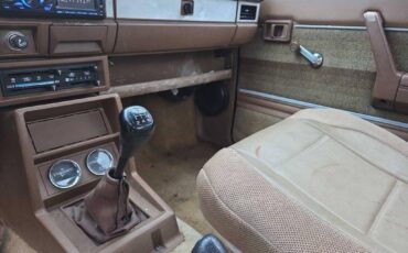Nissan-pickup-1986-brown-4