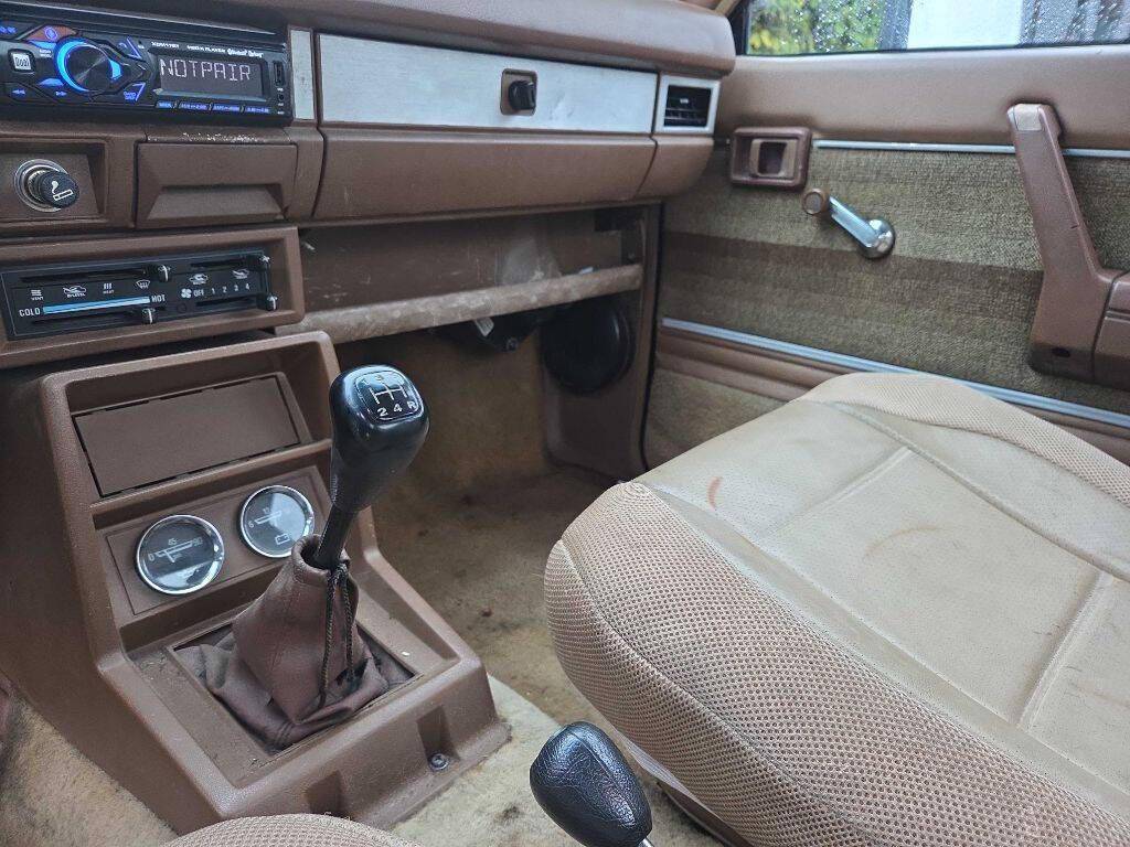 Nissan-pickup-1986-brown-4