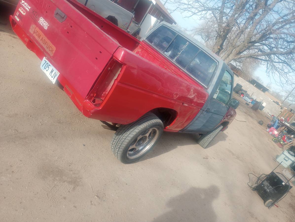 Nissan-pickup-1990-4