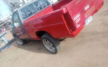 Nissan-pickup-1990-5