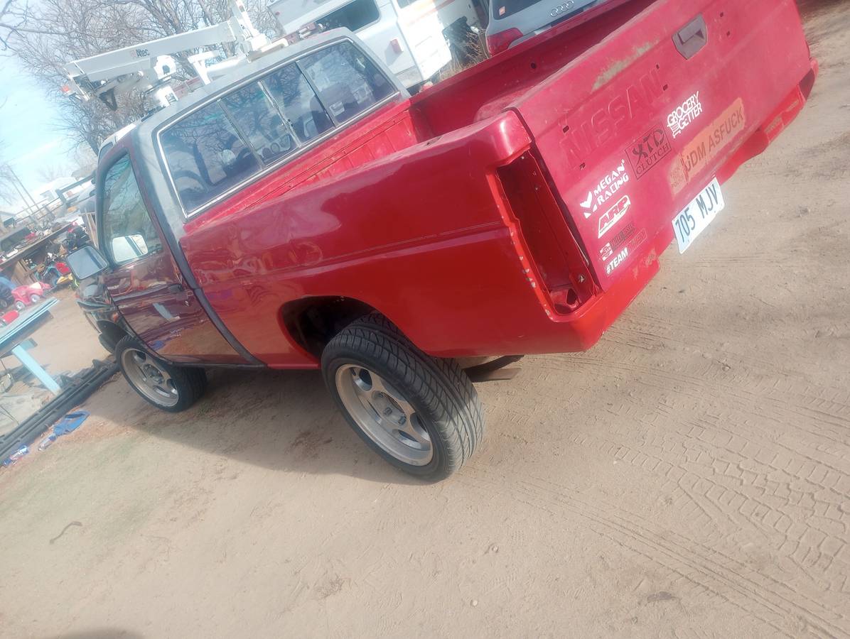 Nissan-pickup-1990-5