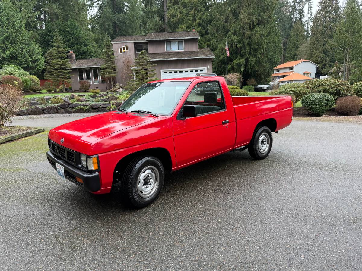 Nissan-pickup-base-short-bed-1993-red-1