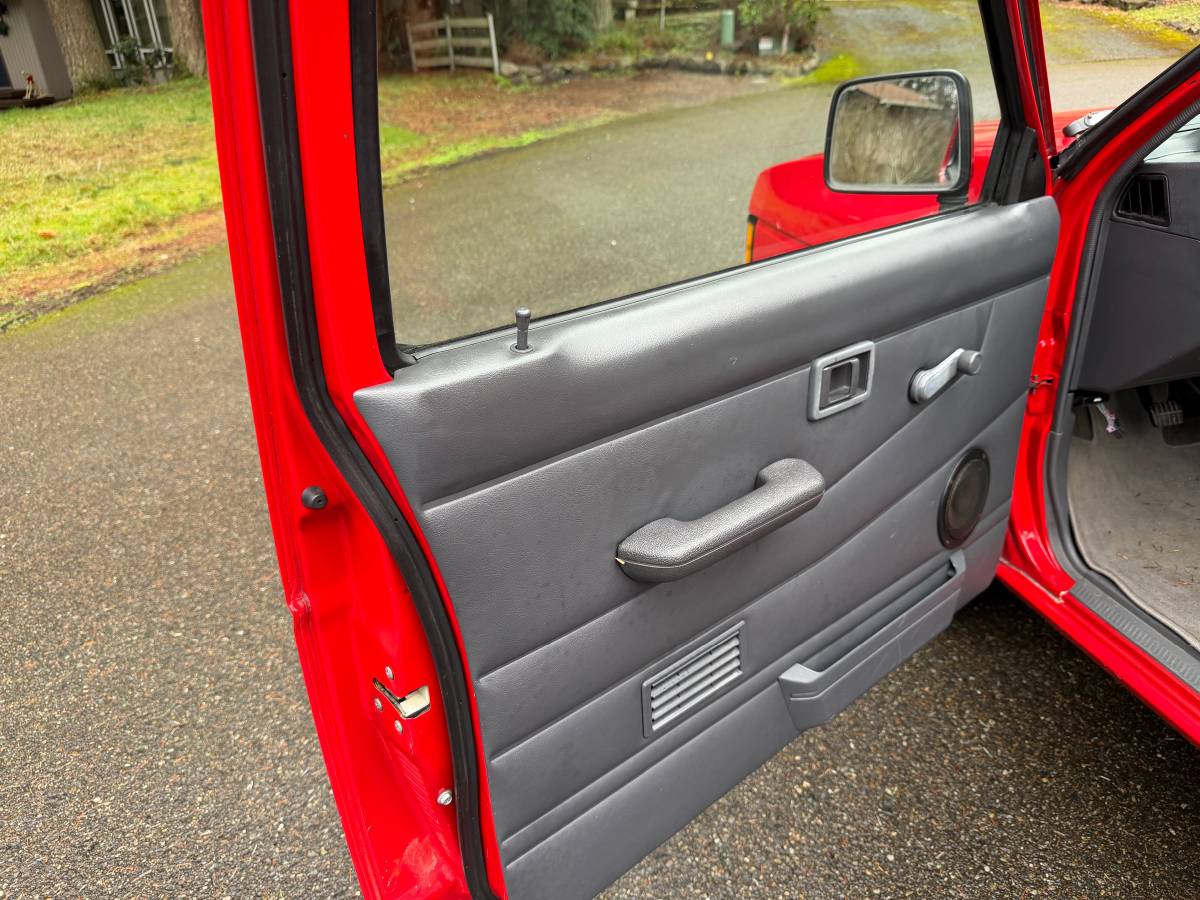 Nissan-pickup-base-short-bed-1993-red-13