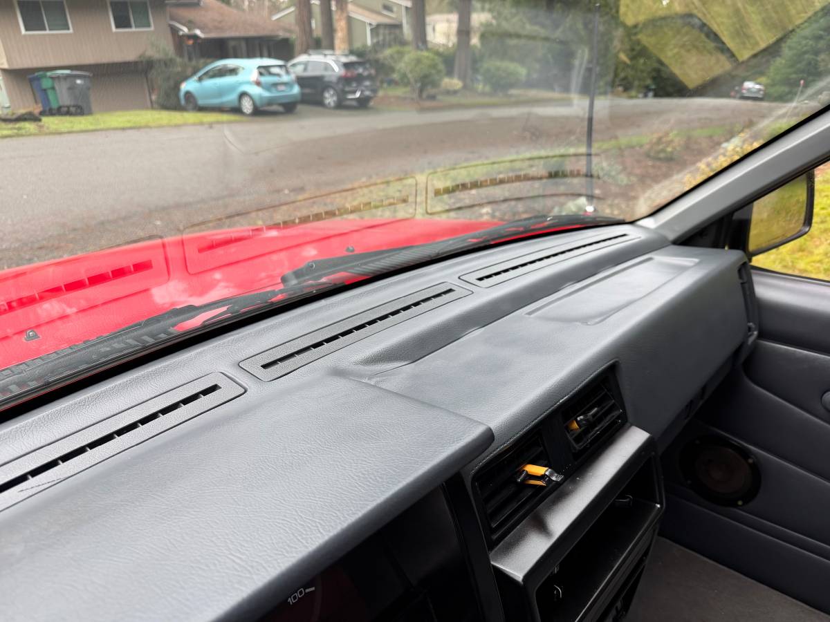 Nissan-pickup-base-short-bed-1993-red-16