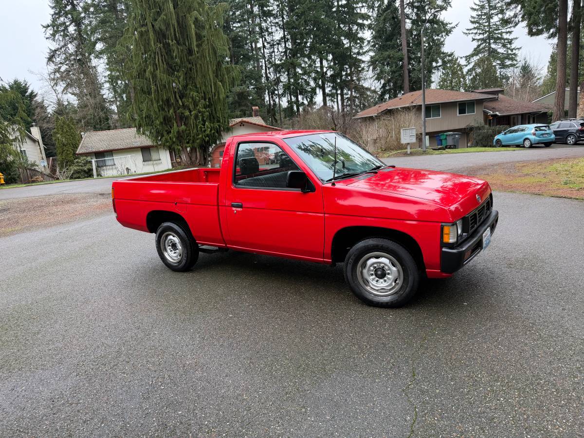 Nissan-pickup-base-short-bed-1993-red