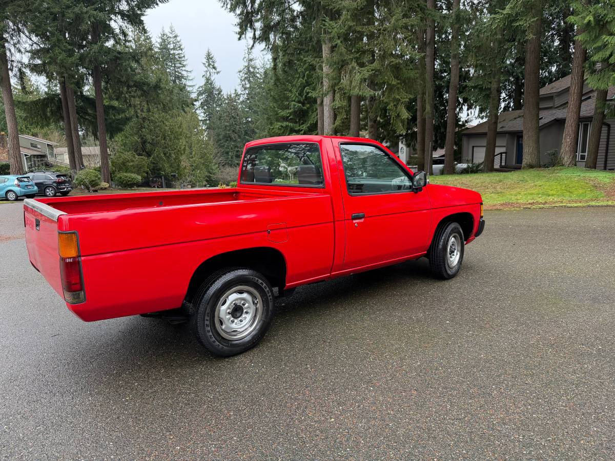 Nissan-pickup-base-short-bed-1993-red-2