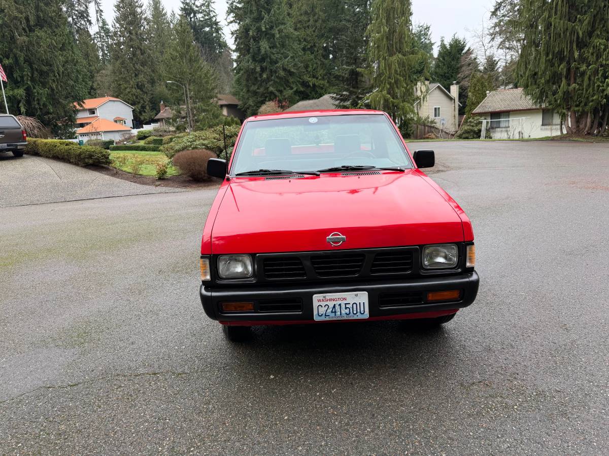 Nissan-pickup-base-short-bed-1993-red-3