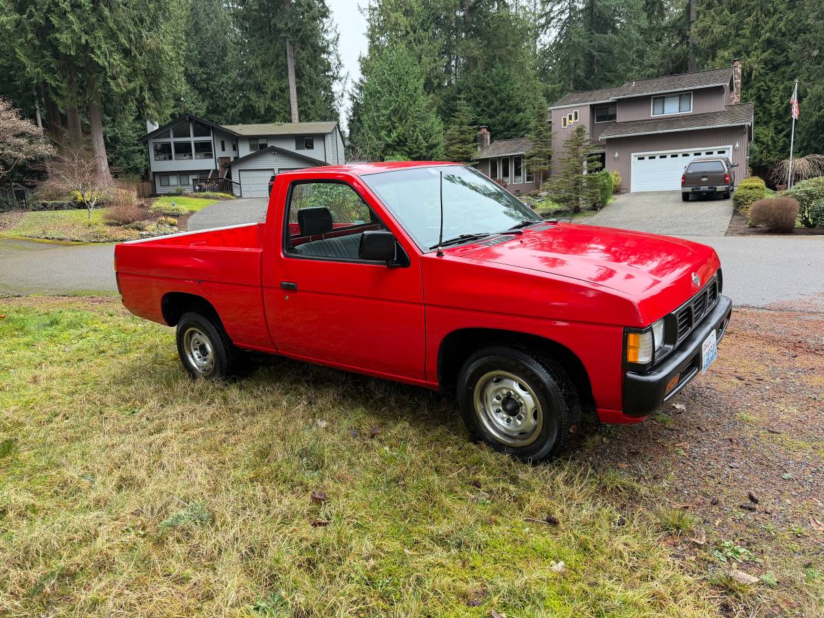 Nissan-pickup-base-short-bed-1993-red-5