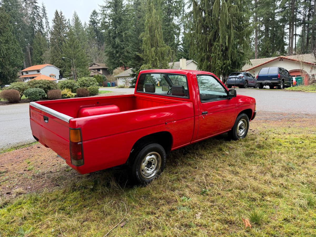 Nissan-pickup-base-short-bed-1993-red-7