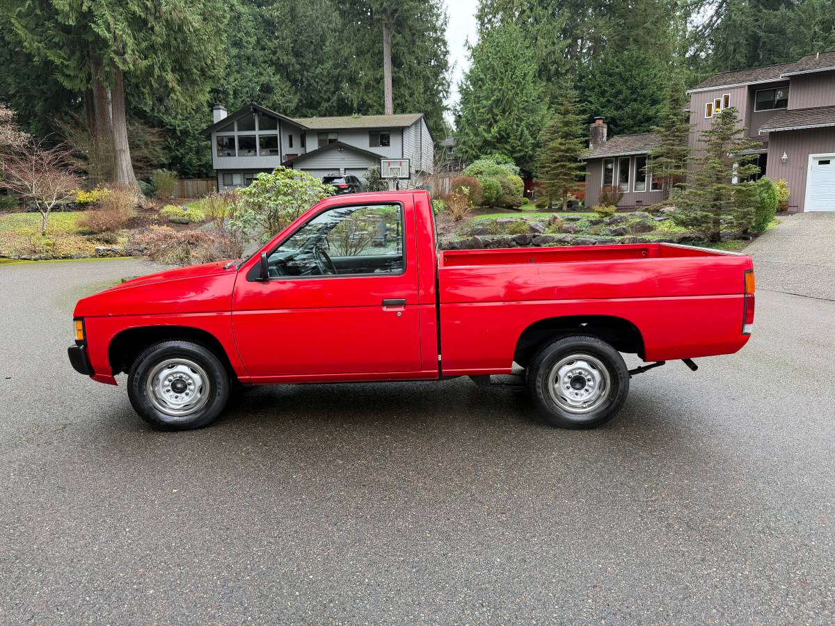 Nissan-pickup-base-short-bed-1993-red-8