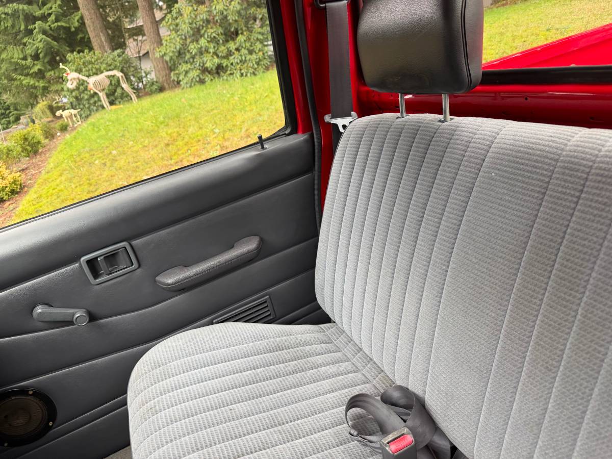 Nissan-pickup-regular-cab-hard-body-1993-red-9