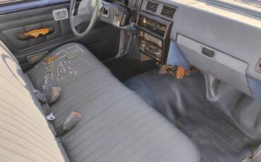 Nissan-pickup-truck-1989-3