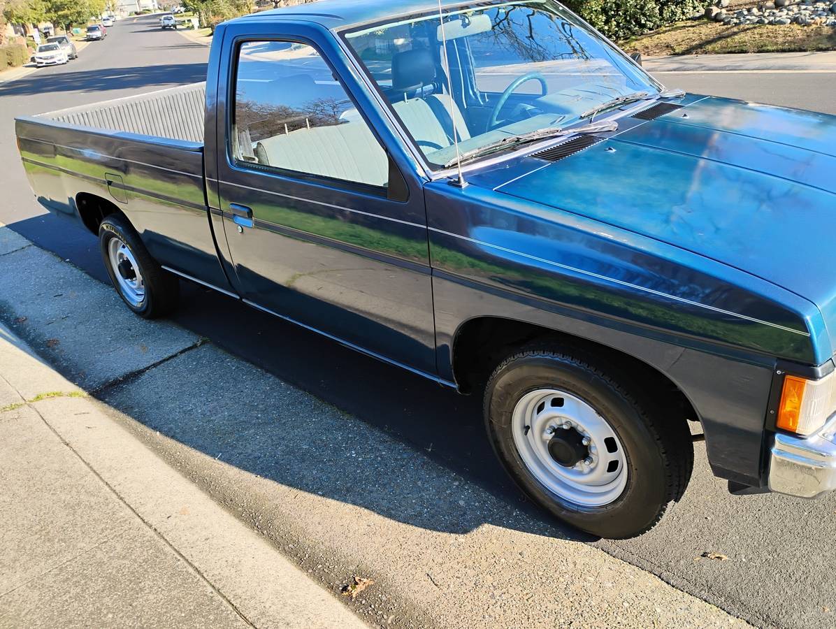 Nissan-pickup-truck-1989