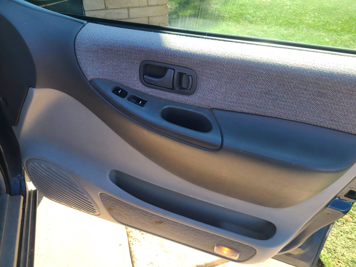 Nissan-quest-xe-1996-blue-14