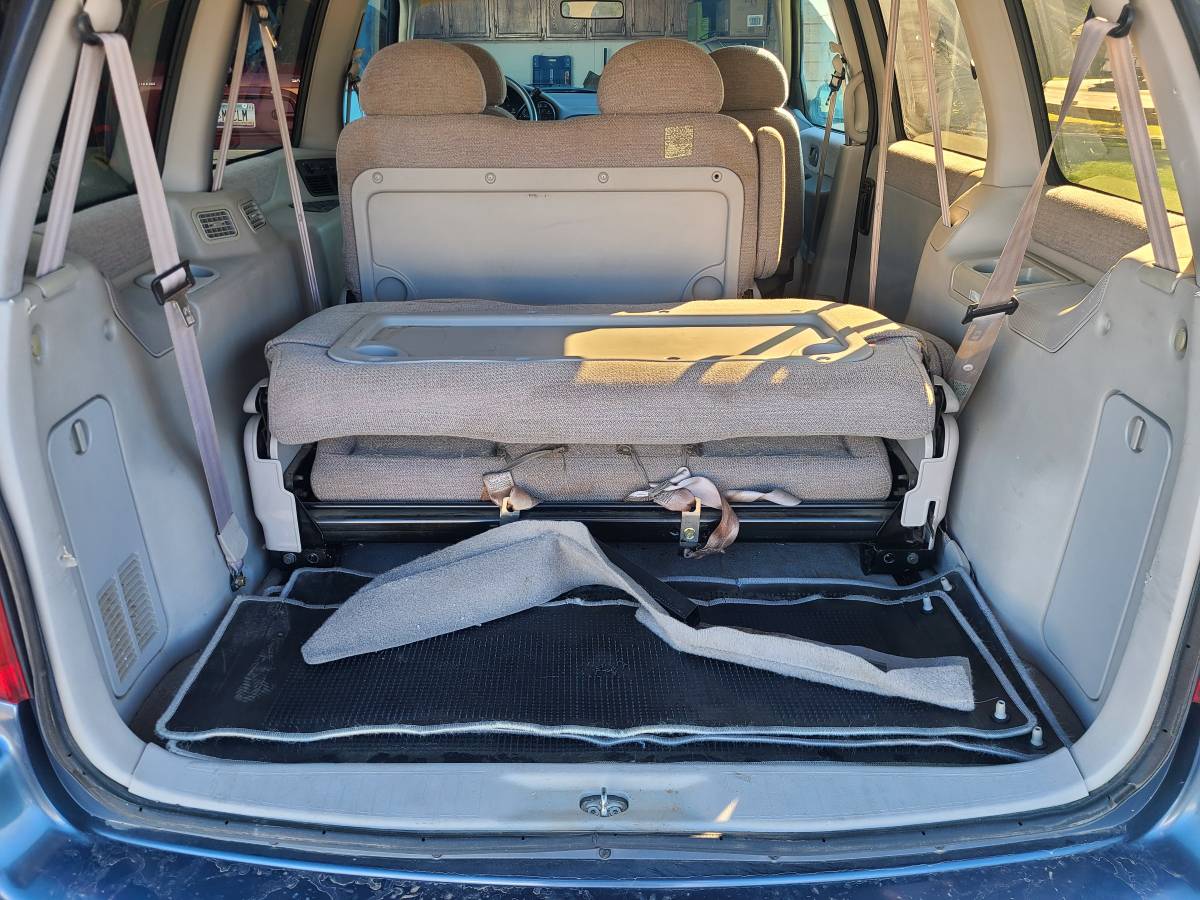 Nissan-quest-xe-1996-blue-9