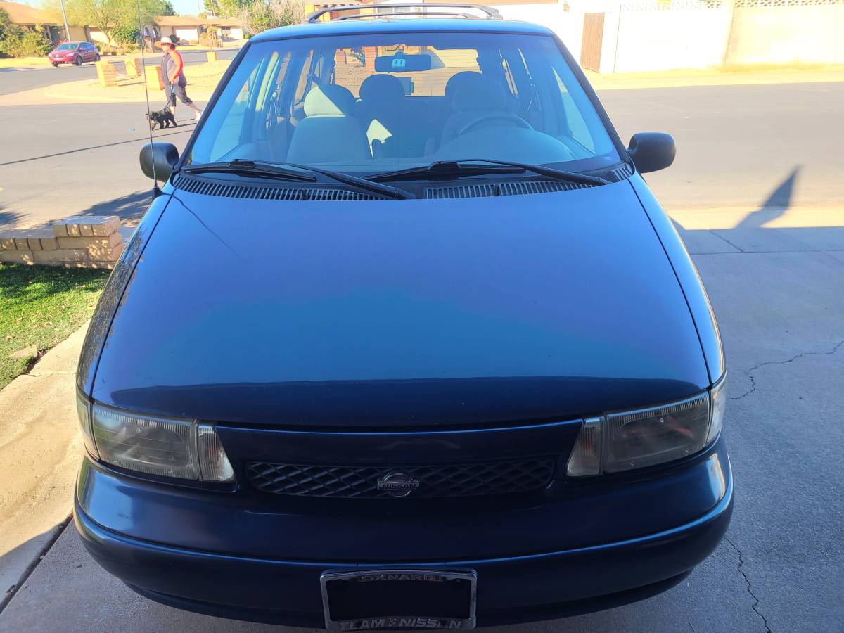 Nissan-quest-xe-1996-blue