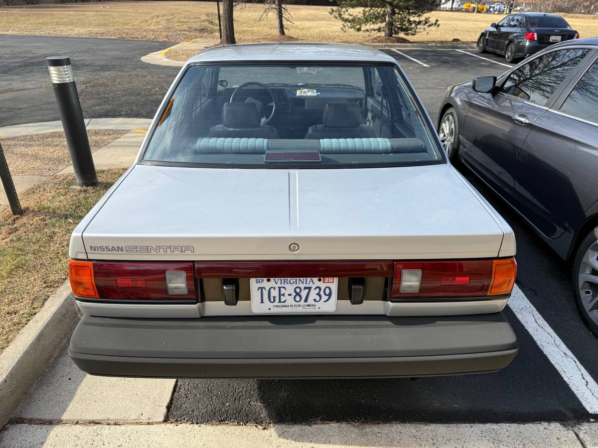Nissan-sentra-1989-grey-3