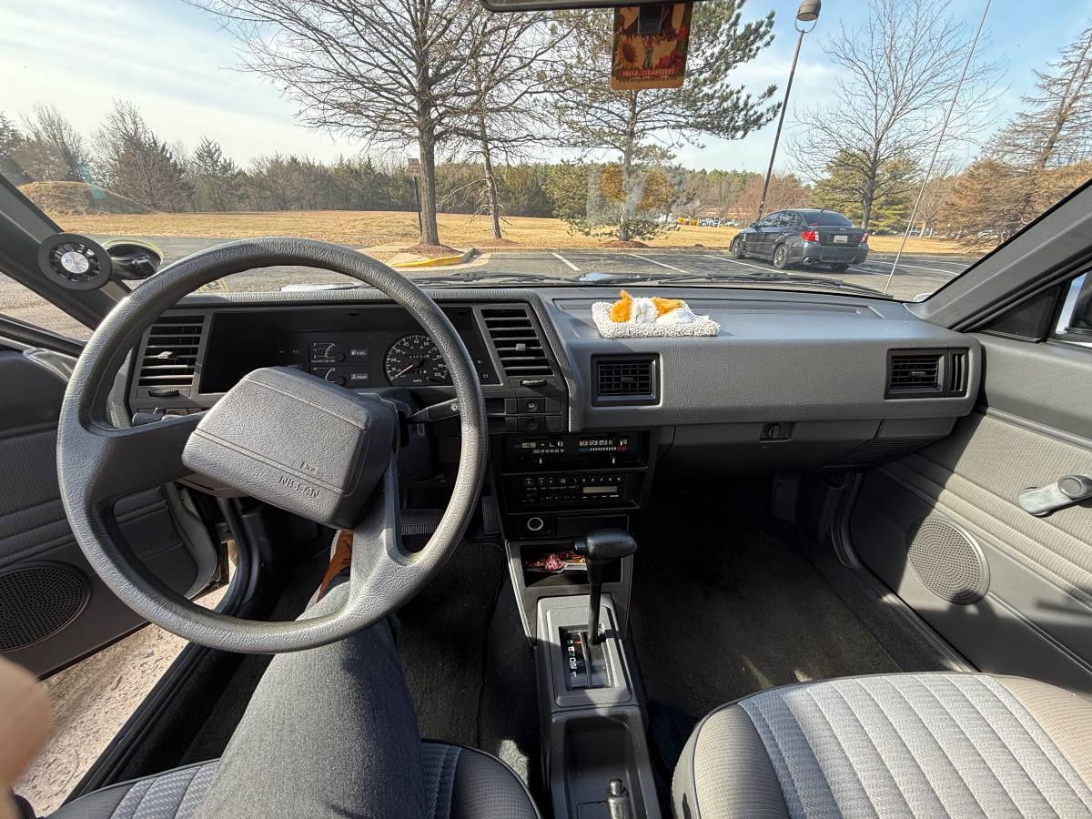 Nissan-sentra-1989-grey-5