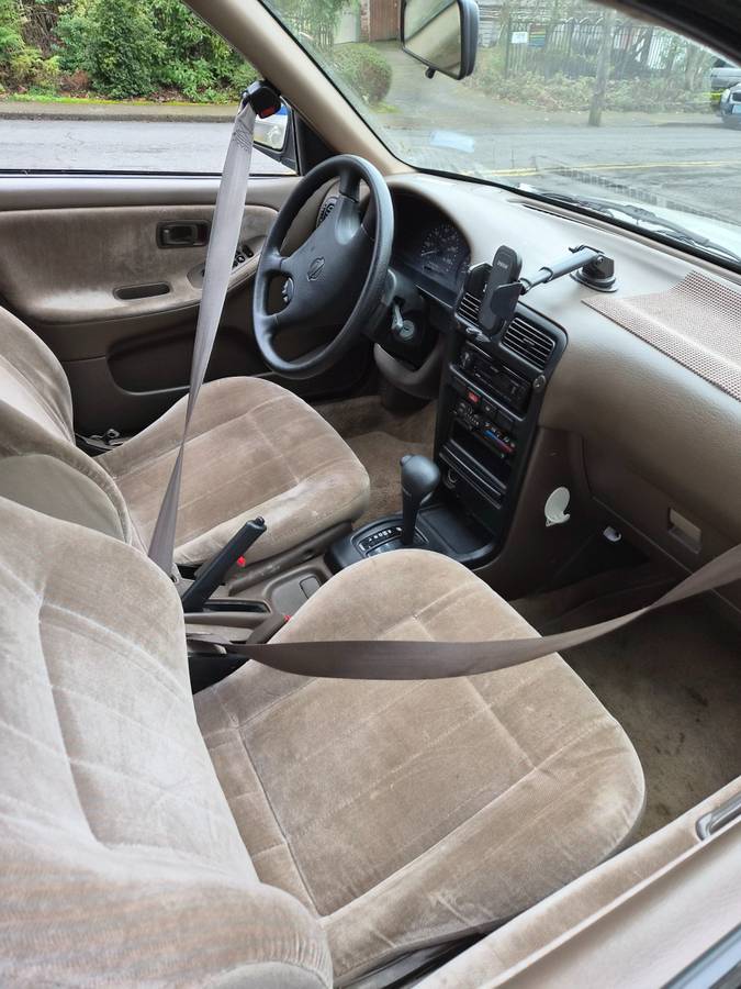 Nissan-sentra-1994-3