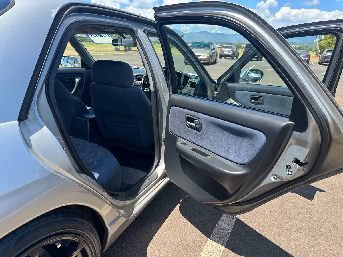 Nissan-skyline-1996-silver-11