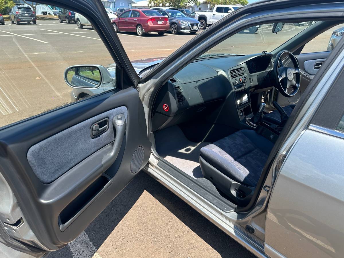 Nissan-skyline-1996-silver-12