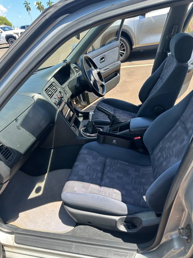 Nissan-skyline-1996-silver-14