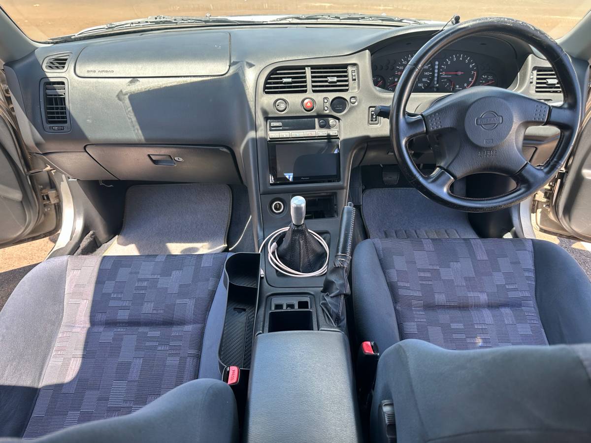 Nissan-skyline-1996-silver-6