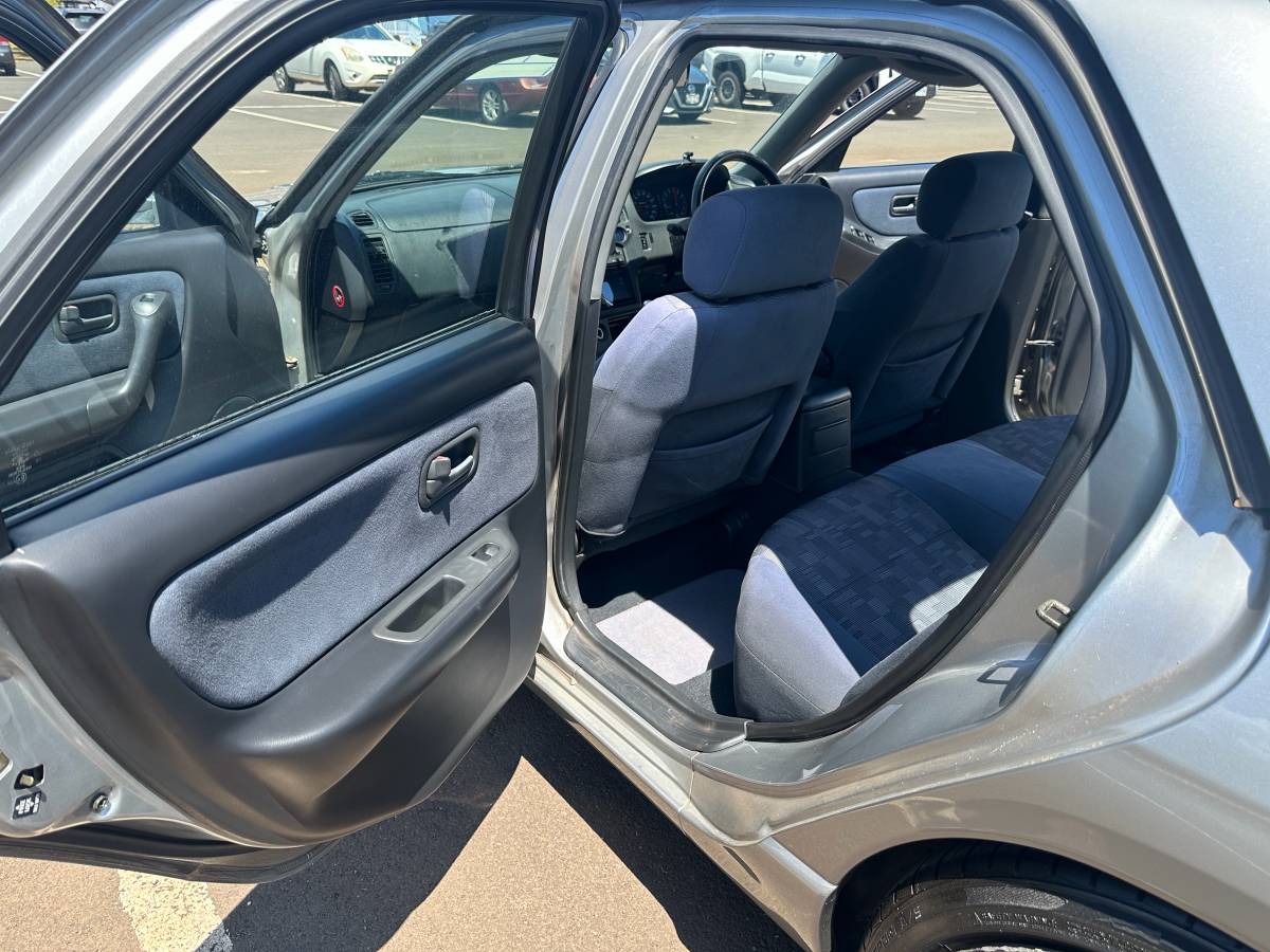 Nissan-skyline-1996-silver-8