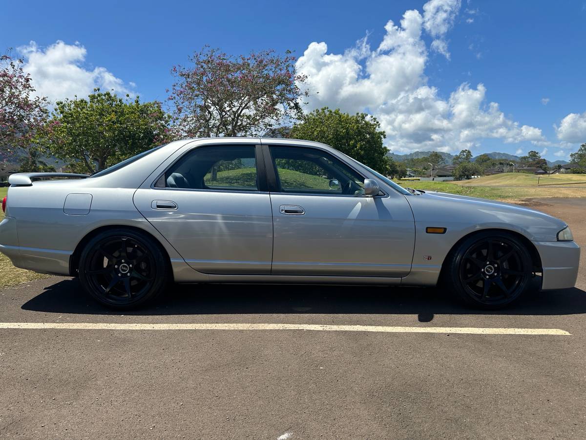 Nissan-skyline-1996-silver-9
