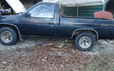 Nissan-truck-1992-black-2
