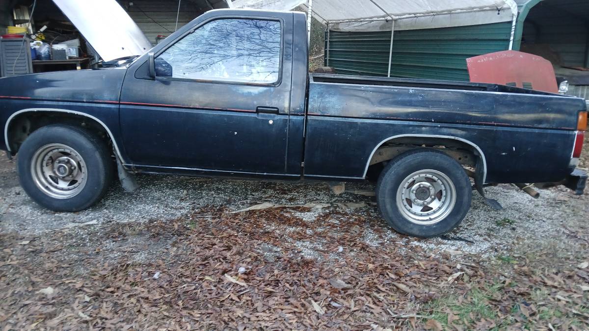 Nissan-truck-1992-black-2