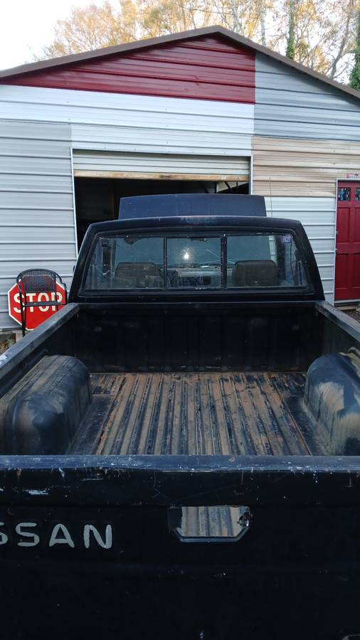 Nissan-truck-1992-black-3