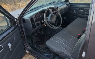 Nissan-truck-1995-grey-4