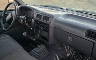 Nissan-truck-1995-grey-6