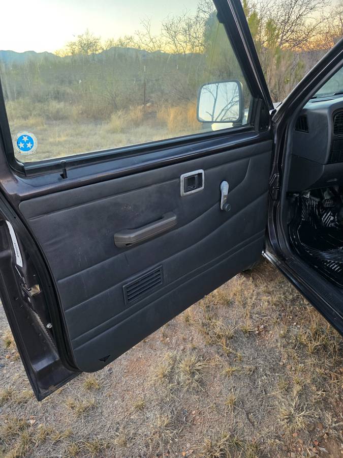 Nissan-truck-1995-grey-7