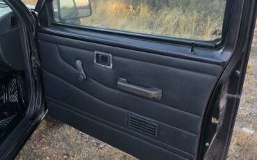 Nissan-truck-1995-grey-8