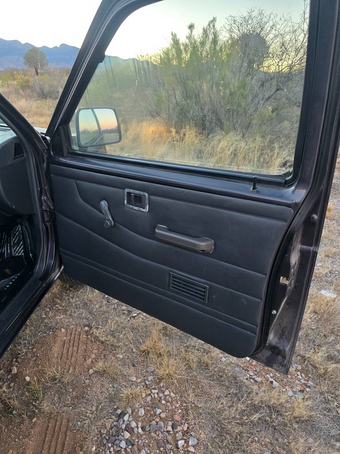 Nissan-truck-1995-grey-8