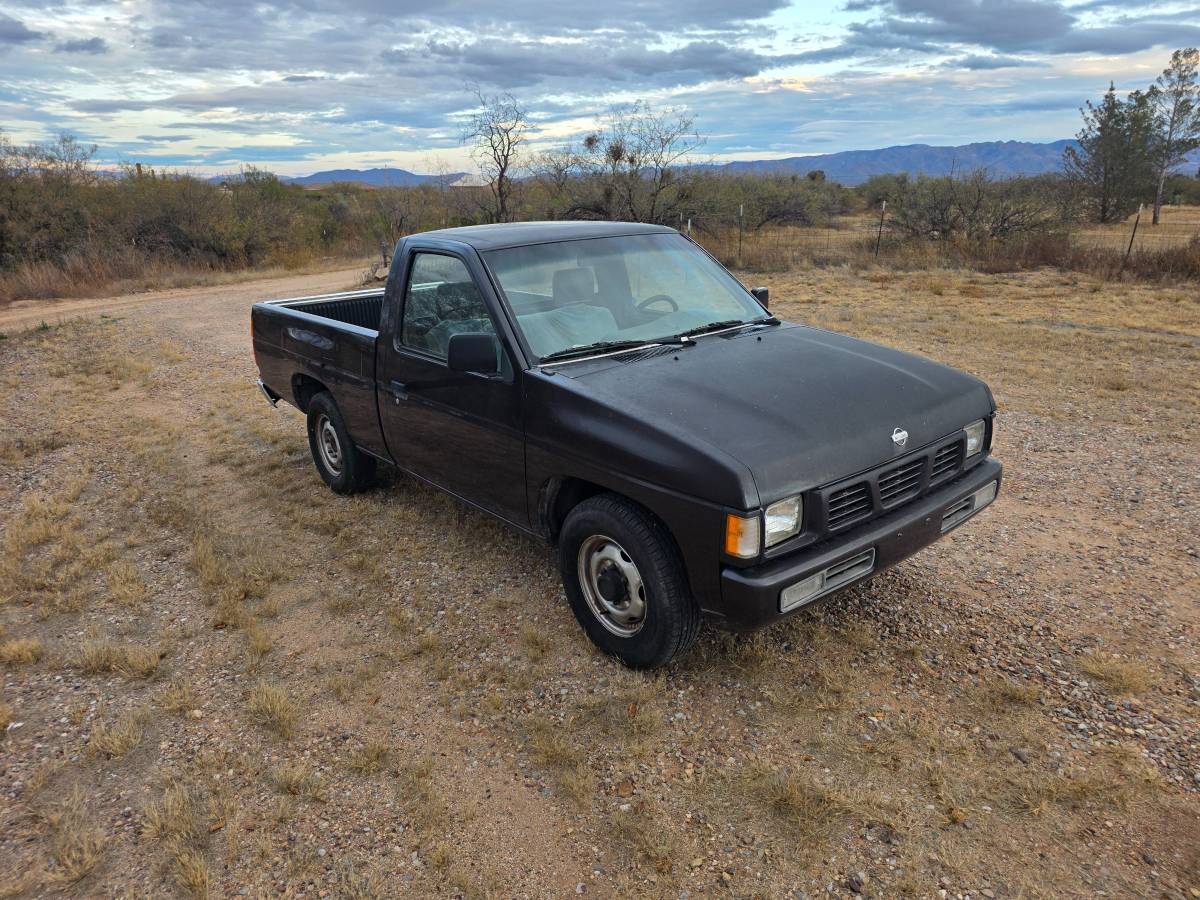Nissan-truck-1995-grey