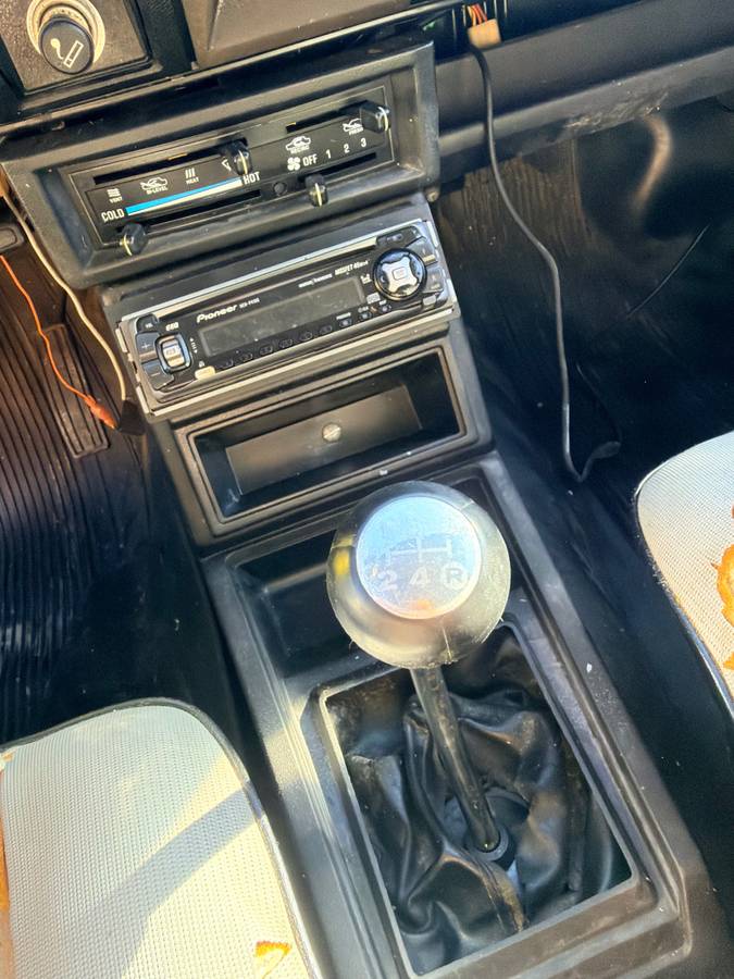 Nissandatsun-720-1982-blue-2