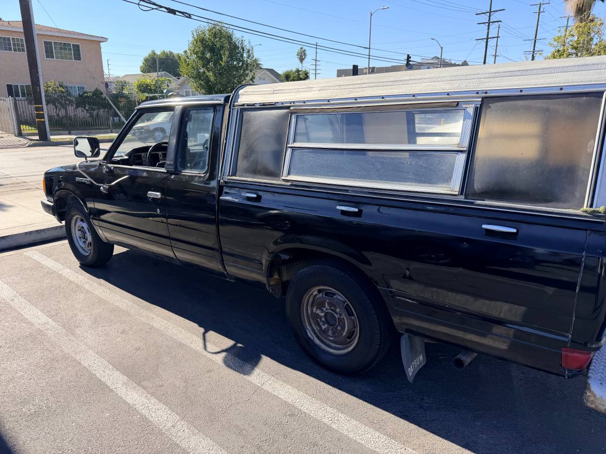 Nissandatsun-720-1982-blue-4