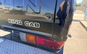 Nissandatsun-720-1982-blue-6