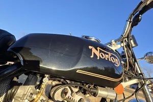 Norton-850-commando-1974-Black-3