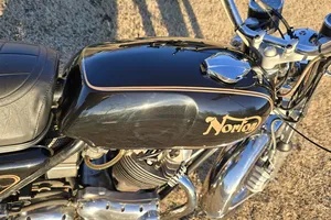 Norton-850-commando-1974-Black-5