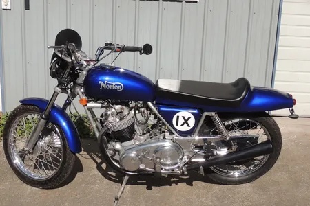 Norton-850-commando-1974-Black-9