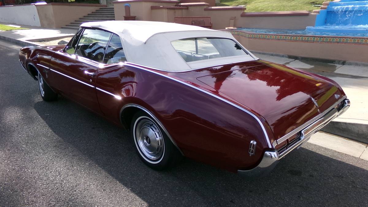 Oldmobile-cutlass-s-1968-red-1