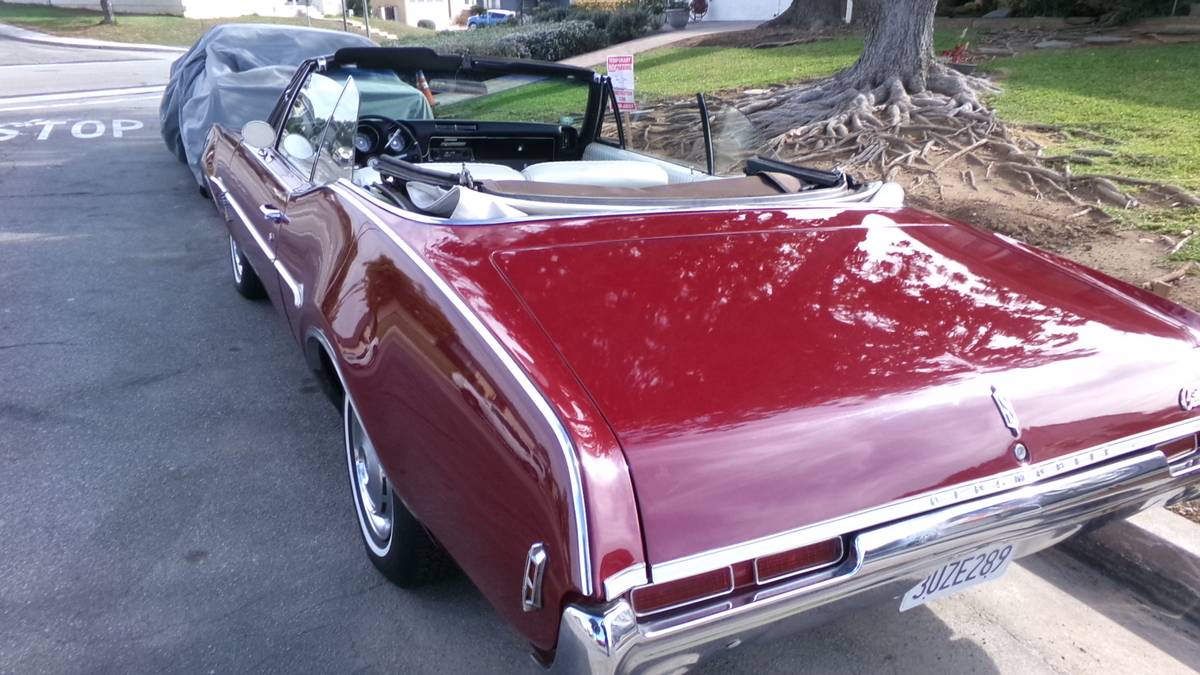 Oldmobile-cutlass-s-1968-red-13
