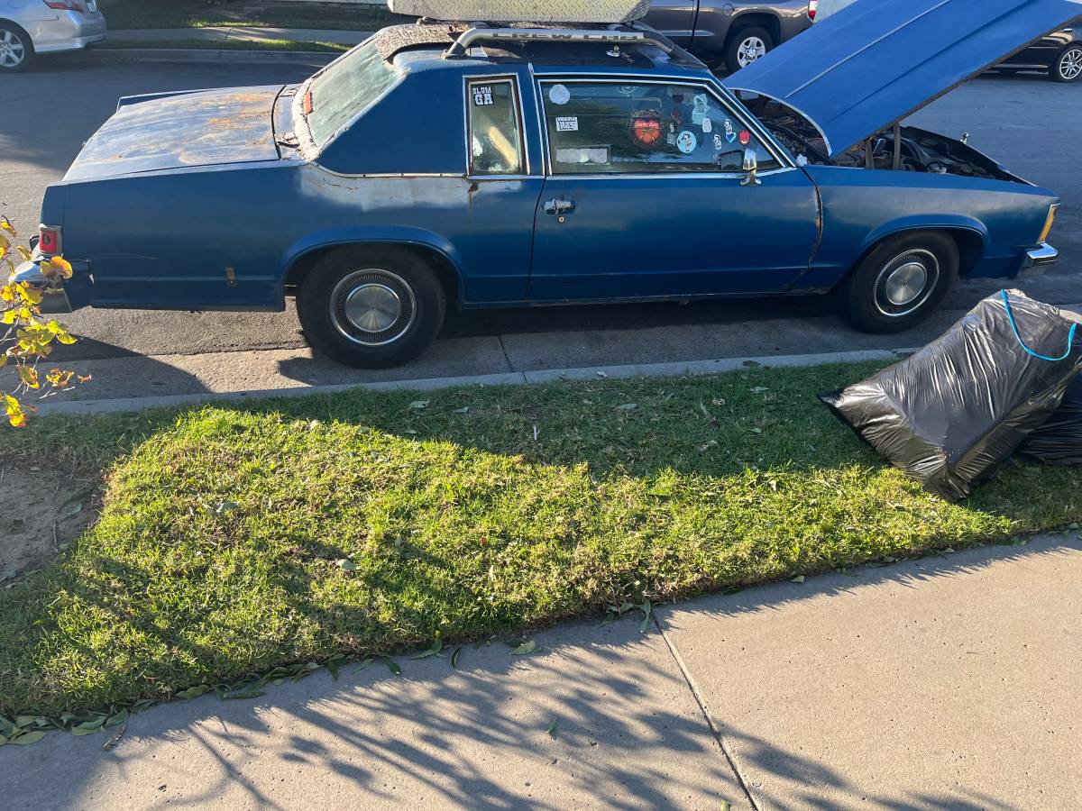 Oldmobile-royale-88-1979-blue-12