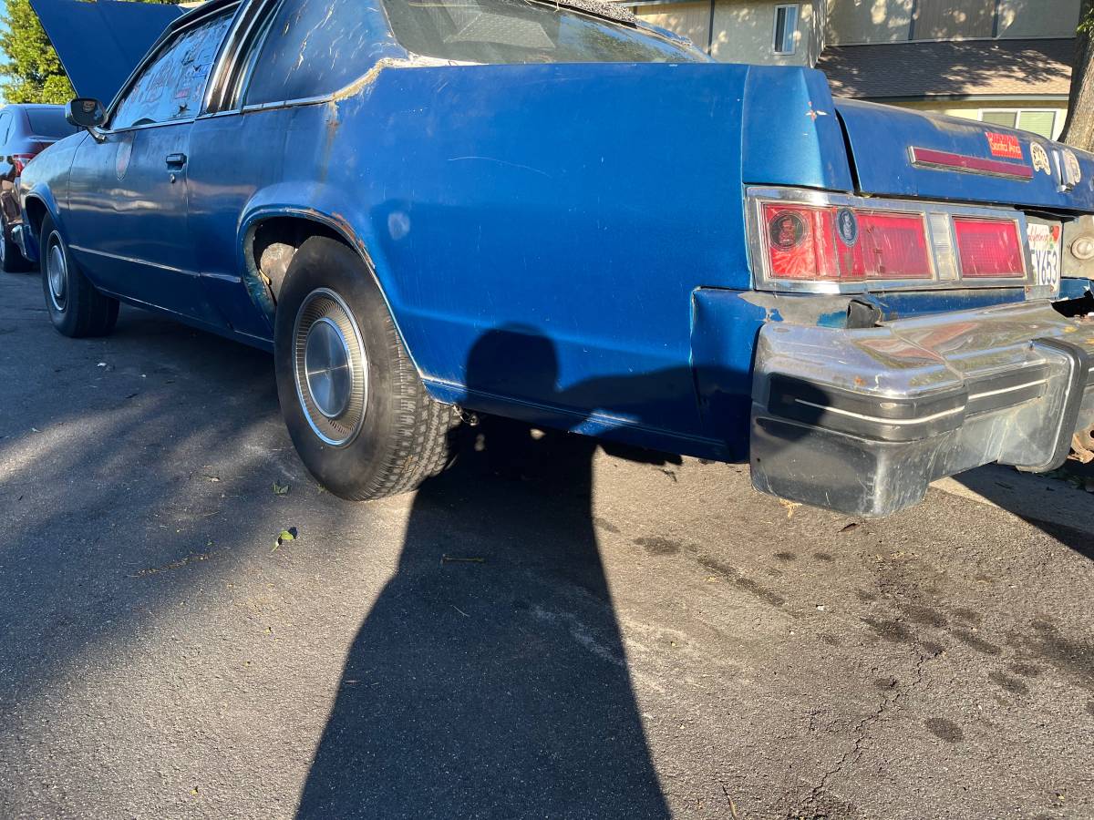 Oldmobile-royale-88-1979-blue-15