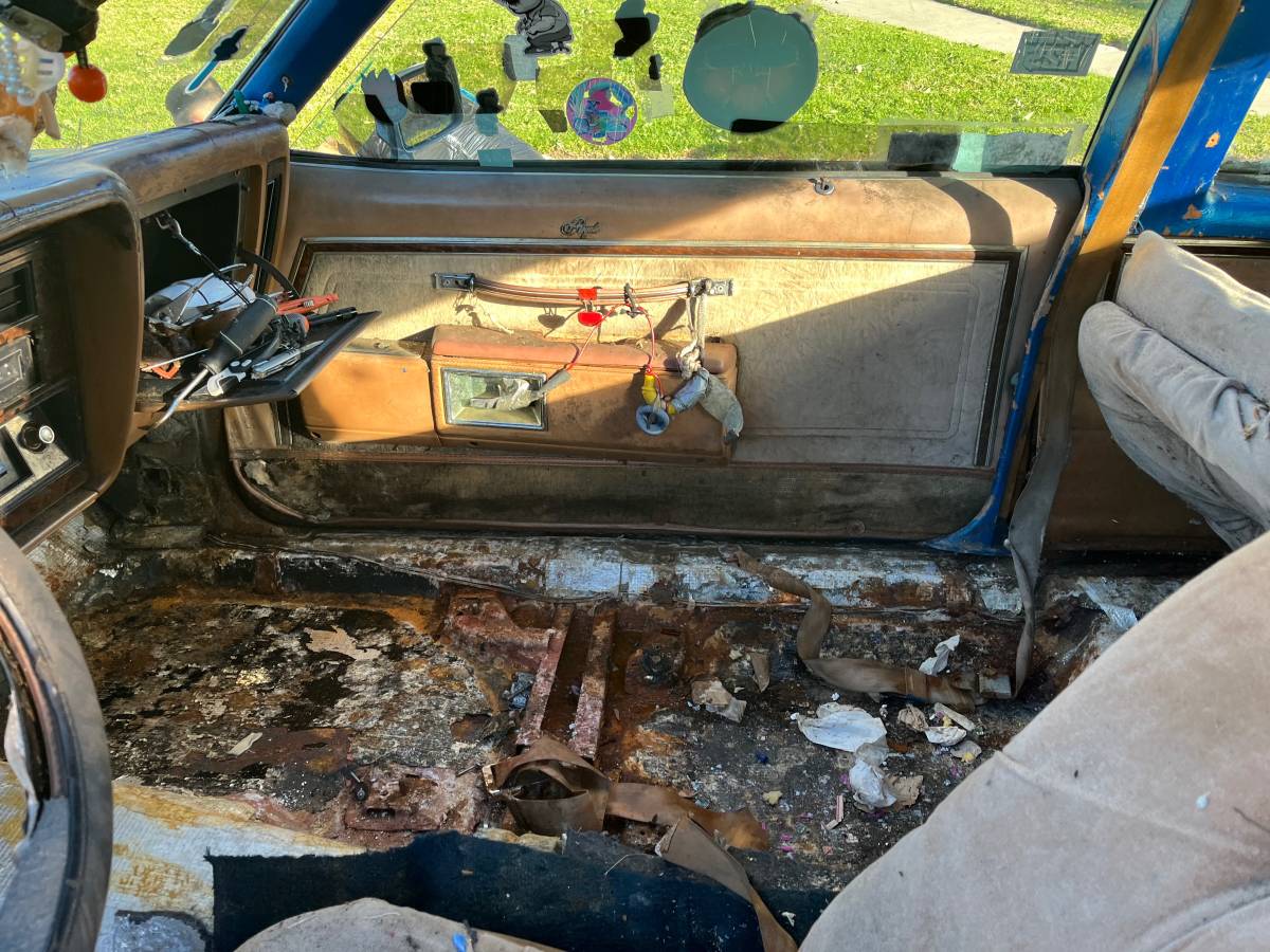 Oldmobile-royale-88-1979-blue-18