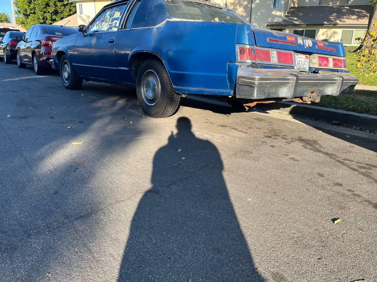 Oldmobile-royale-88-1979-blue-2